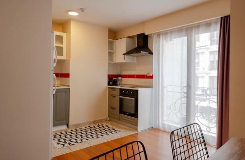 Tophane Apartment | Spacious One-Bedroom Central Apartment - Elevator
