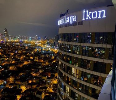 Atasehir Apartment | 40th Floor Residence with Panoramic Views