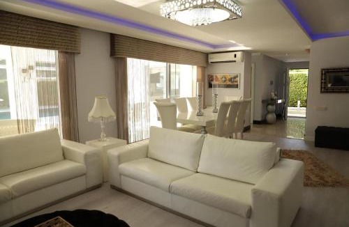 Cesme Villa | Alaçatı White Serenity