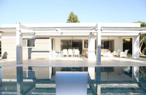 Cesme Villa | Alaçatı White Serenity