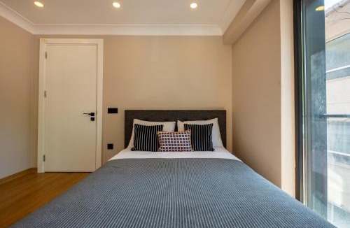 Kabatas Apartment | One-Bedroom Family Suite in Managed Aparthotel - Bosphorus View in Central Location