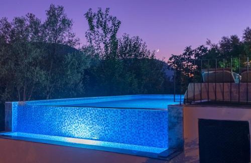 Uzumlu Villa | Villa Rose Garden with Private Pool And Jacuzzi