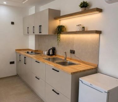 Side Apartment | Oregano Side Select