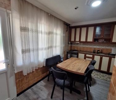 Bornova Apartment | 1Aileye-Firma Çalışanlarına EGE Üniversite & Hastanesi YAKINI