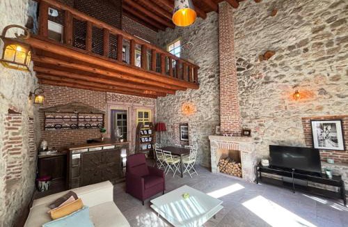 Ayvalik House | Historic Art House Award-Winning Gallery Home