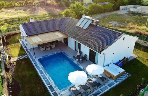 Faralya Villa | Private Pool Villa with Jacuzzi & Garden