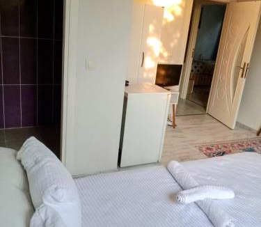Arnavutkoy Bed & Breakfast | Ahmet Teacher Hotel, 6 minutes from the airport
