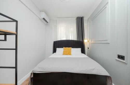 Kabatas Apartment | Spacious Sea View Family Suite in Managed Aparthotel with Balcony