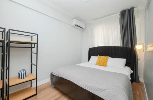 Kabatas Apartment | Spacious Sea View Family Suite in Managed Aparthotel with Balcony
