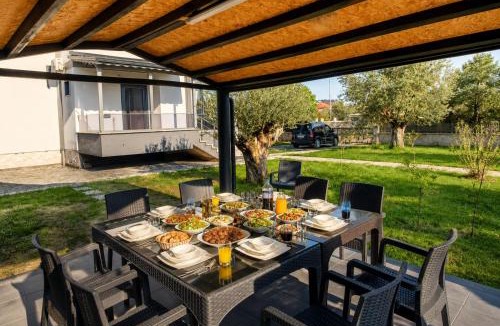Edremit Villa | denize 550metre kazdağları ve deniz manzaralı 14 kişilik lüks villa