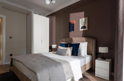 Balat Apartment | Renovated Flat near Tram All Rooms AC