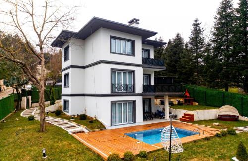 Ilmiye Villa | Terrazzo Sapanca - Isıtmalı Havuzlu Villa Sole