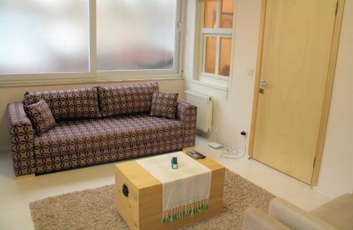 Balat Apartment | Newly-renovated apartment 3-BR, LR, 2 AC