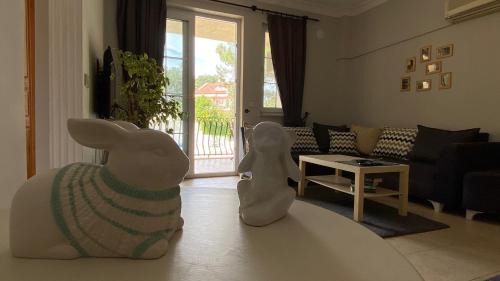 Hisaronu Apartment | Çam ormanı içinde havuzlu daire