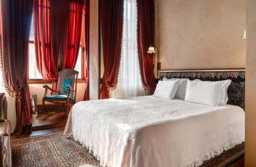 Pera Hotel | The Yard Hotel
