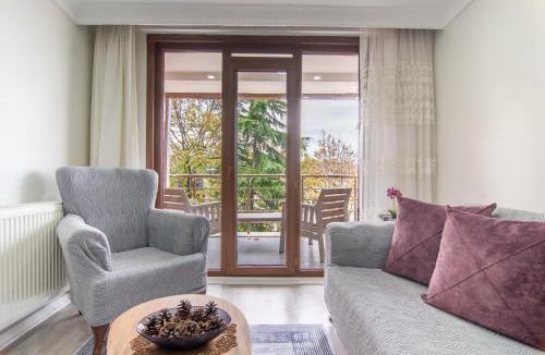 Buyukcekmece Apartment | Cozy 1BR & Sofabed with Two Inviting Balconies