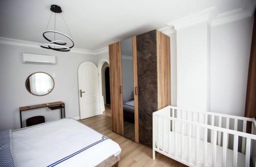 Uskudar Apartment | Top Rated! Bosphorus View 4BR Sleeps 9