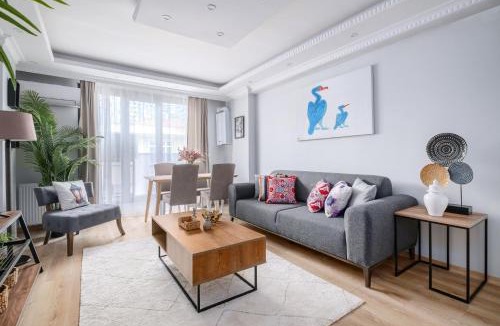 Sisli Apartment | Stylish Urban Stay Wi-Fi Elevator