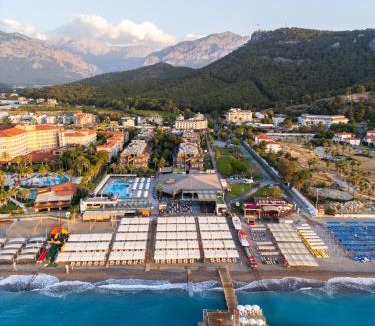 Kiris Resort | Sailor's Beach Club