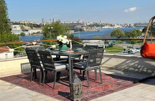 Istanbul City Center Apartment | Waterfront Apartment by the Tram - Terrace with Dome & Golden Horn View in Fatih