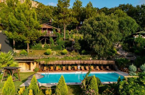 Karacaoren Resort | Botanik Göl Evleri
