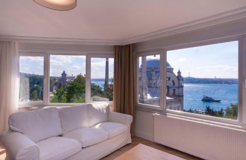 Kabatas Apartment | Bosphorus and Palace View Top Floor Apartment