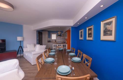 Kabatas Apartment | Bosphorus and Palace View Top Floor Apartment