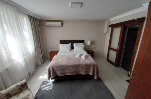 Konak Apartment | Beautiful stone guesthouse in cool Konak district