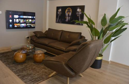 Old Town Apartment | Sea View, Your Home in the Center of Alsancak