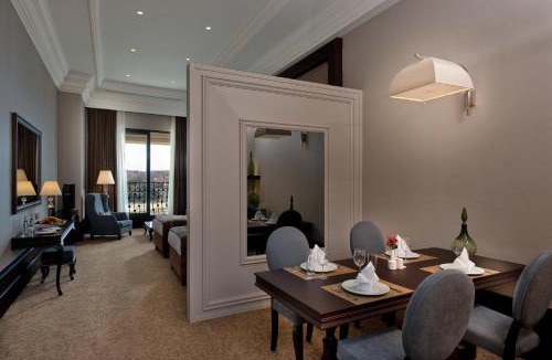 Yesilpınar Mahallesi Hotel | Vialand Palace Hotel