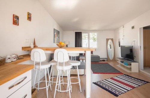 Bodrum City Center Apartment | Central, Cozy, 15 Min Walk To The Beach, Fast Wi-Fi, Free Parking, 4ppl
