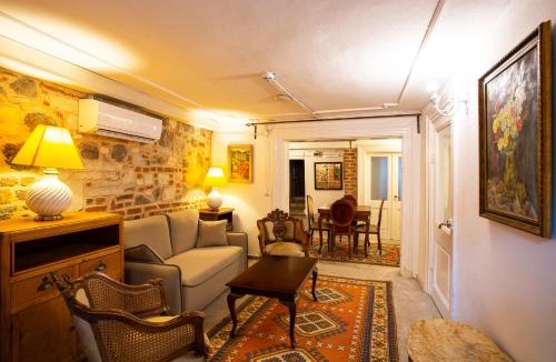 Konak Apartment | Mansion with Lemon Tree