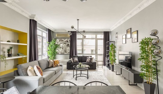 Bohemian Flat in Nisantasi with Central Location in Istanbul