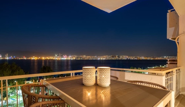 Sleek Flat with Sea View Balcony 2 min to Coast in Izmir