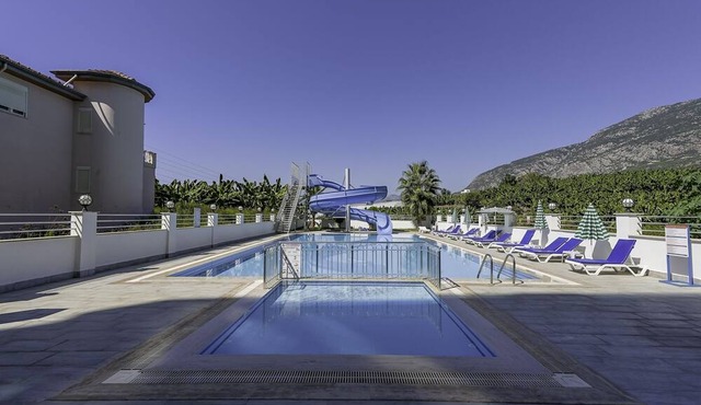 Residence w Balcony and Shared Pool 7 min to Coast in Antalya