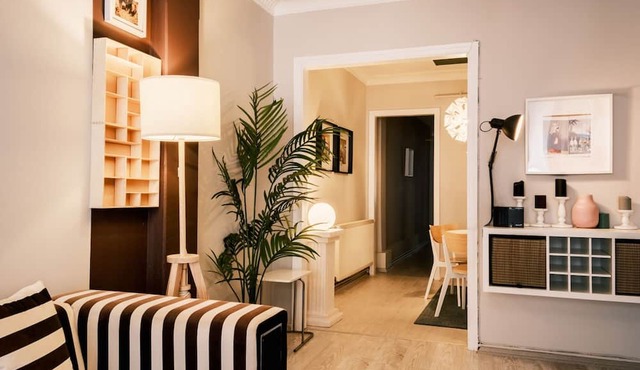 Vibrant Flat with Balcony 6 min to City Nisantasi in Istanbul