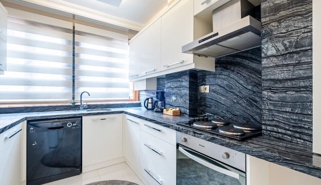 Scenic Bosphorus Apt with Balcony, Near Dolmabahce in Istanbul