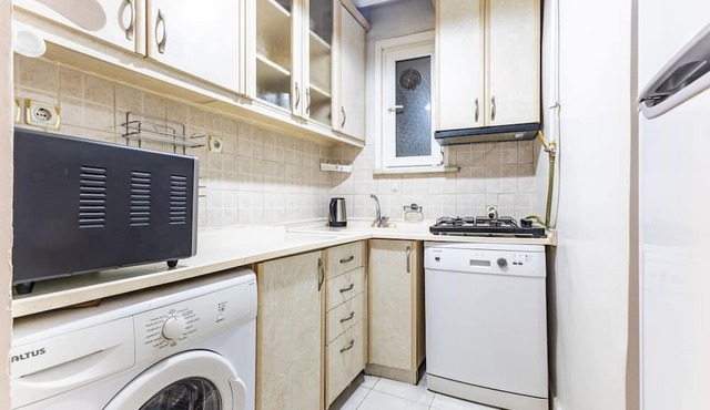 Chic Flat w Balcony 5 min to Dolmabahce Palace in Istanbul