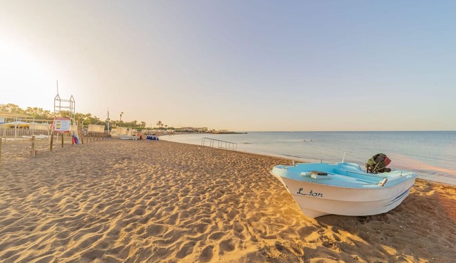 Flat w Balcony 10 min to Lara Beach in Antalya