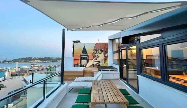 Luxury 4 BR with Seaview, Private Terrace & Jacuzzi