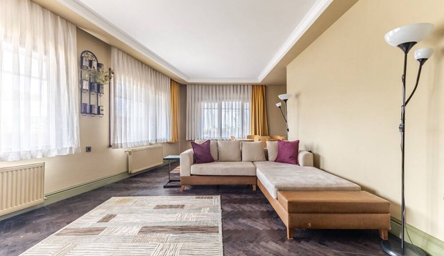 Chic Flat w Balcony BBQ 10 min to Emaar in Uskudar in Istanbul