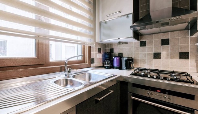 Stylish Retreat w Balcony 2 min to Bagdat Ave in Istanbul