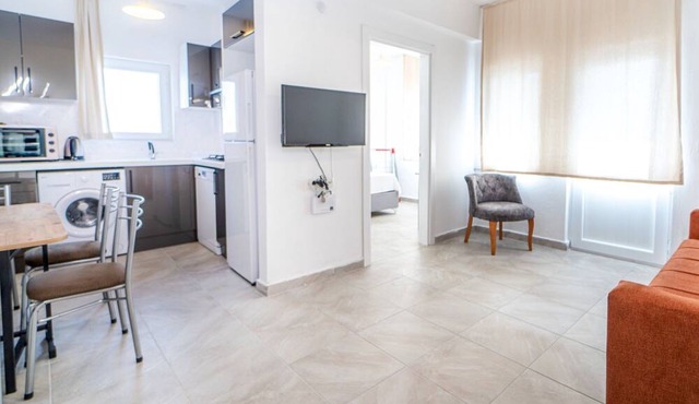 Flat w Balcony Garden 3 min to Beach in Bodrum