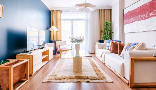 Cozy Retreat with Balcony 2 min to Galata Tower