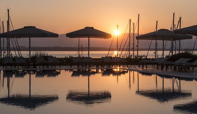 Yacht Club