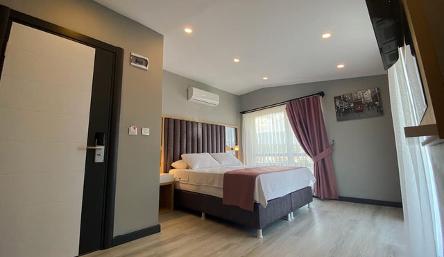 L'opera Deluxe Hotel