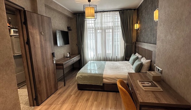 Castle Franco Suites