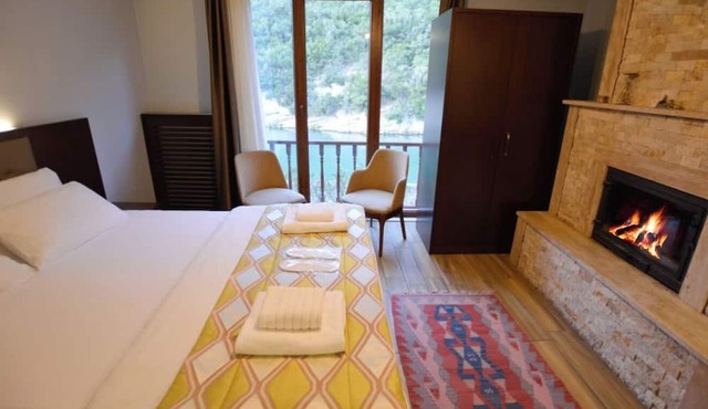 Hill River Hotel in Sile