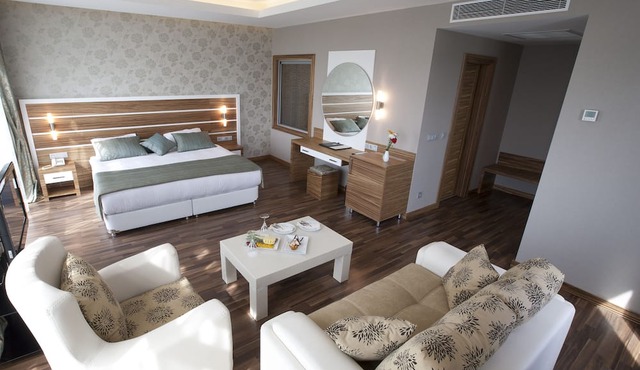 Fourway Hotel SPA & Restaurant