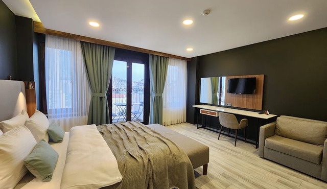 Taksim Landhouse
